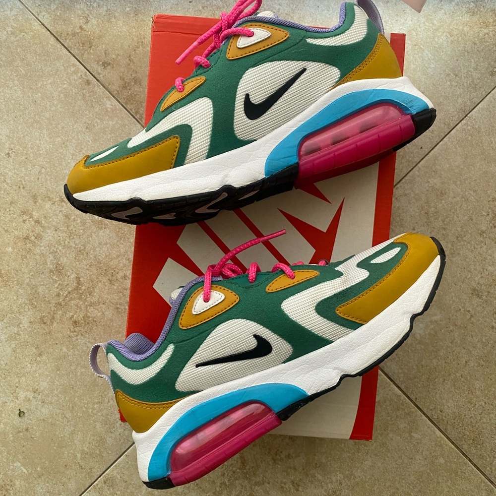 Women’s Nike Air Max 200, Size 7